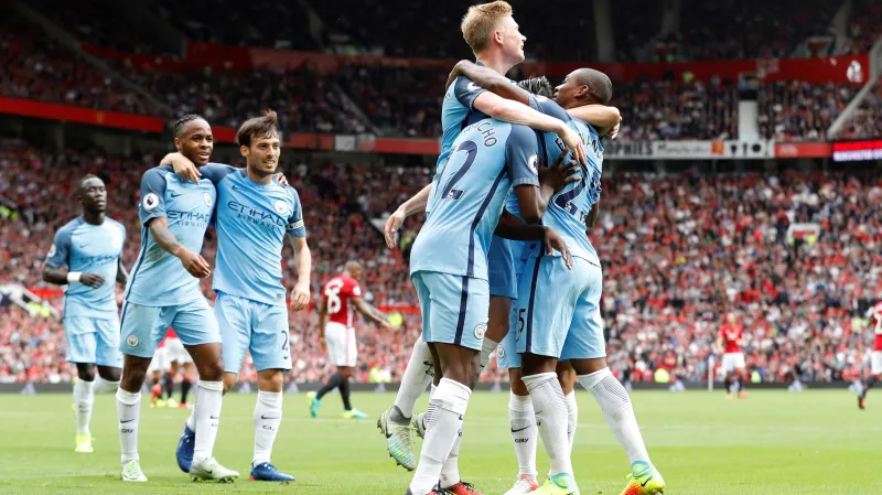 Slavící fotbalisté Manchesteru City