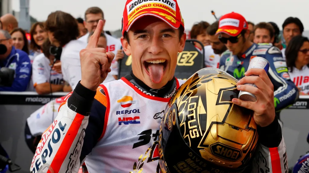Marc Márquez slaví obhajobu titulu v MotoGP