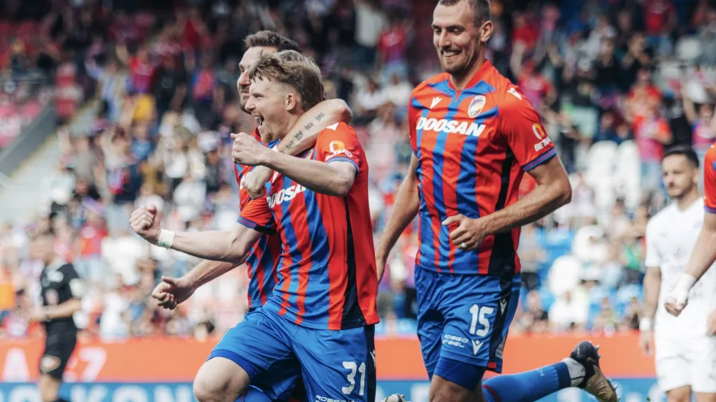 Pavel Šulc se raduje z branky