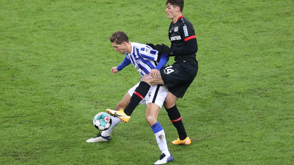 Patrik Schick z Leverkusenu v zápase s Herthou