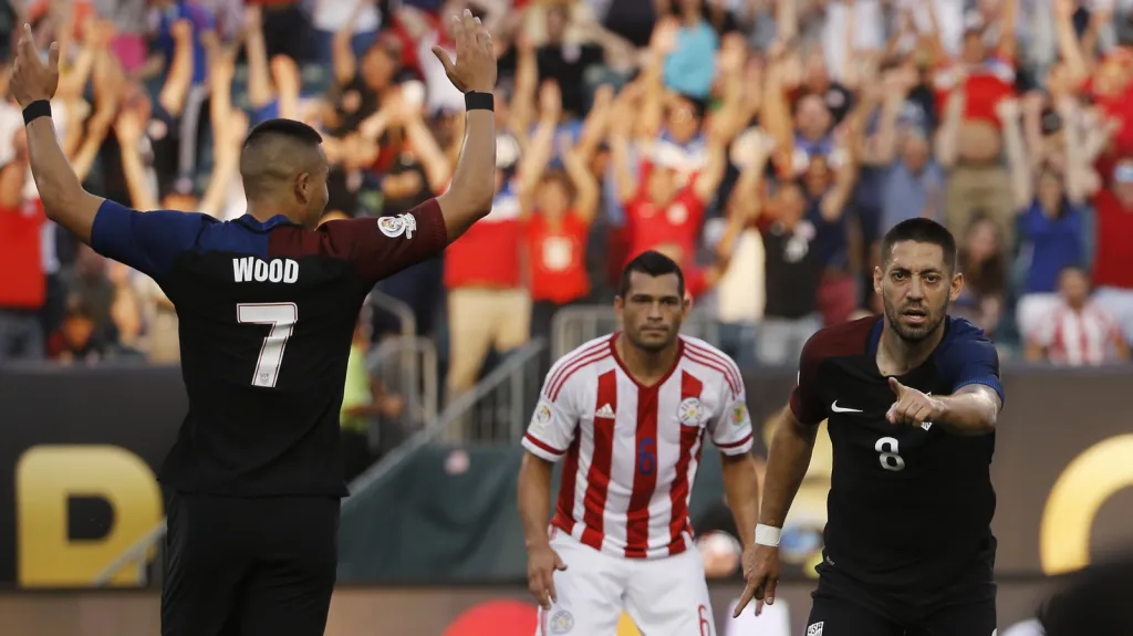 Američané slaví gól do sítě Paraguaye