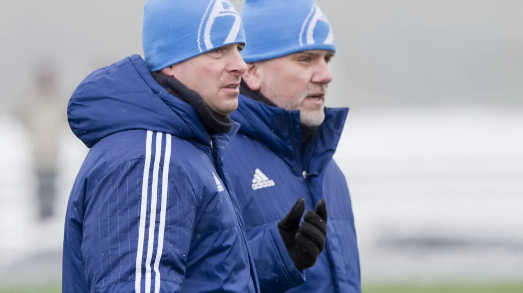 Trenér Svědík a asistent Saňák