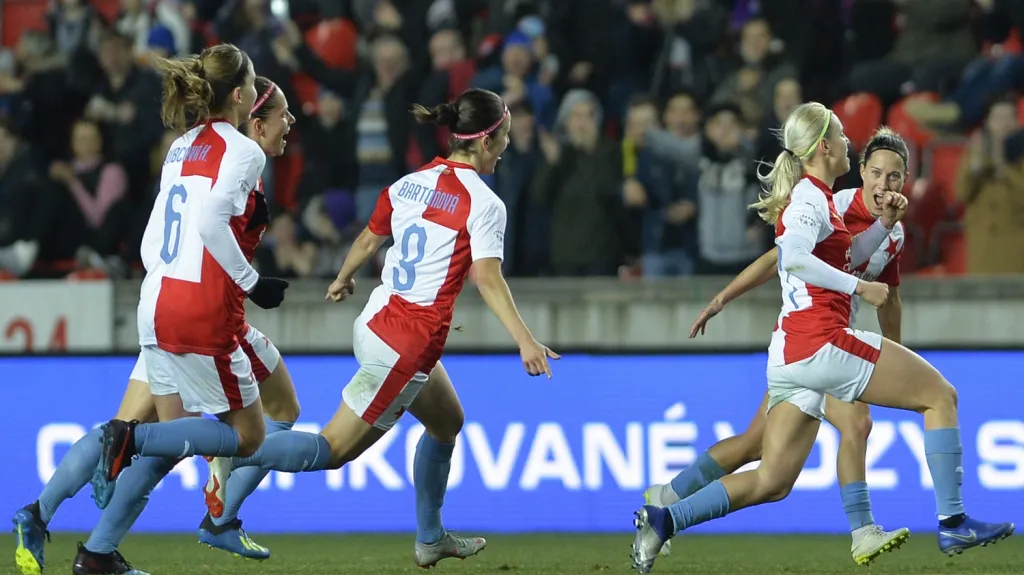 Kateřina Svitková se raduje z branky