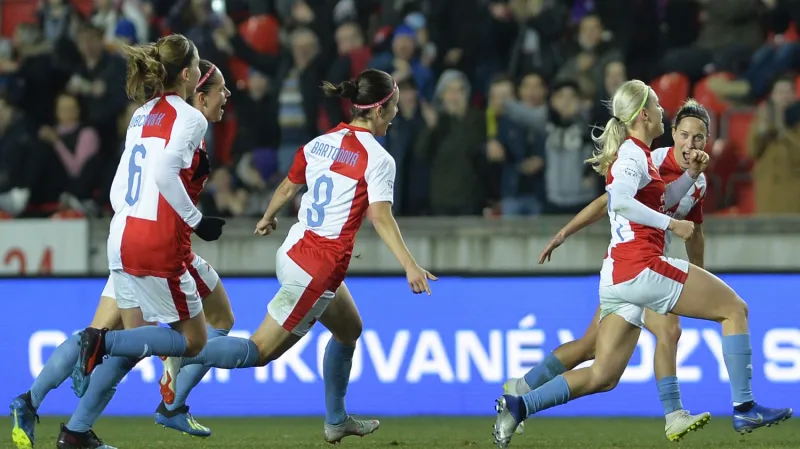 Kateřina Svitková se raduje z branky