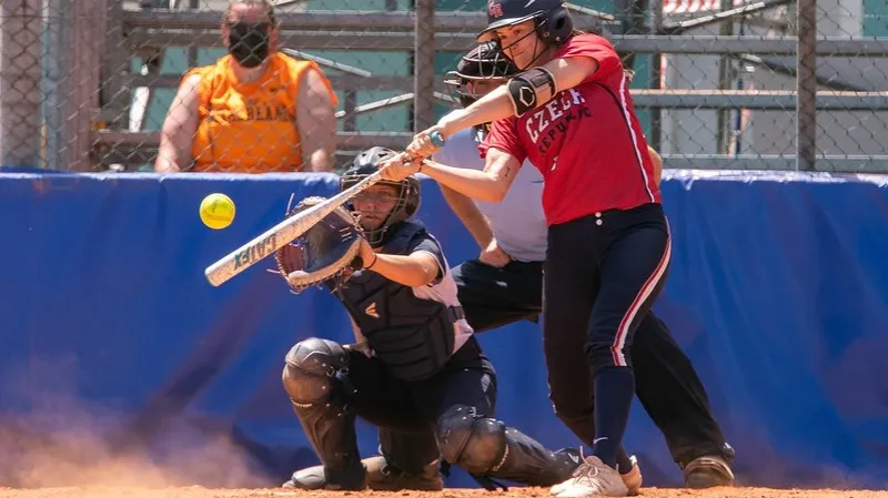 Eliška Thompsonová při odpalu