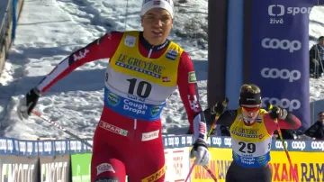 Čtvrtfinále sprintu volně v Lahti s Kateřinou Janatovou