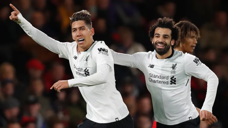 Roberto Firmino a Mohamed Salah se radují z gólu