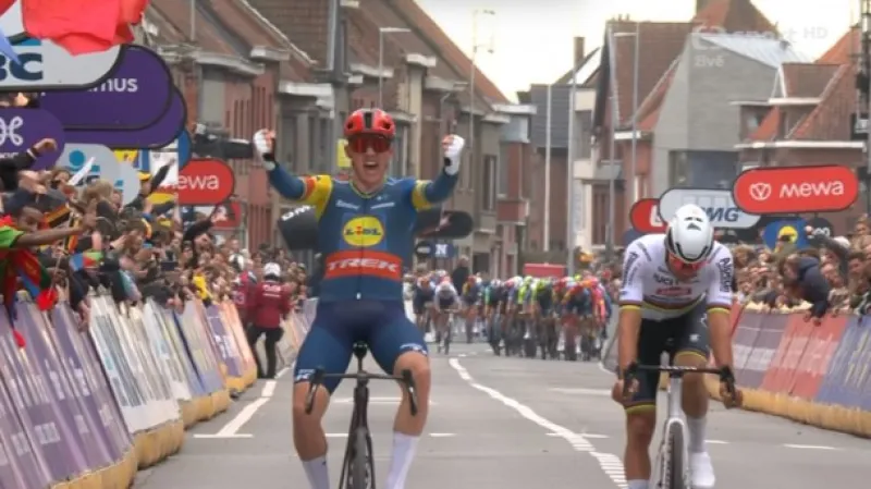 Souboj Pedersen vs. van der Poel ve finiši závodu Gent–Wevelgem