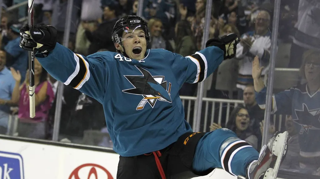 Tomáš Hertl slaví první branku v NHL
