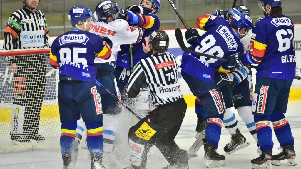 Potyčky mezi hráči Českých Budějovic a Liberce