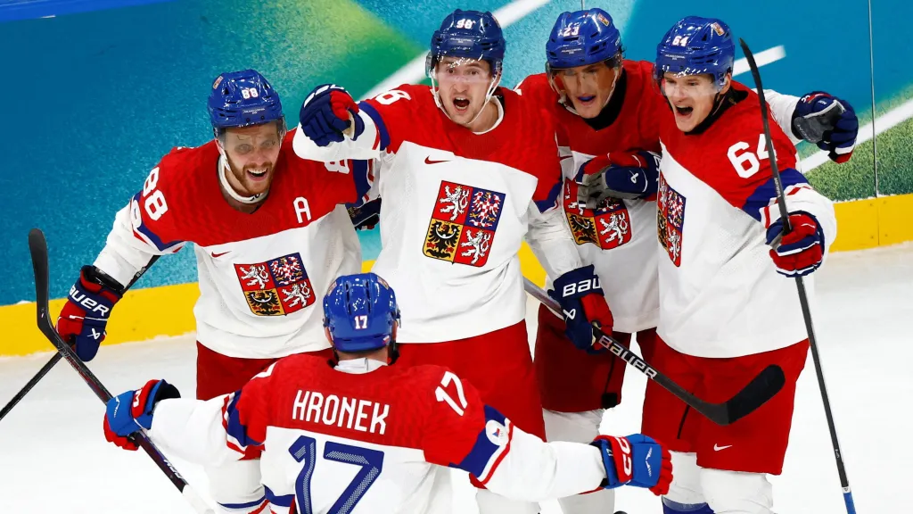 Martin Nečas slaví gól proti Švýcarsku