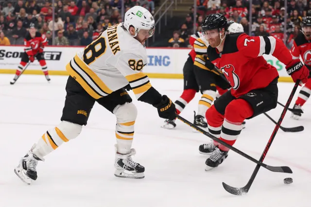 Pastrňák a Zacha řádili, k výhře Bostonu nad Devils to ale nestačilo