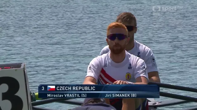 Finálová jízda dvojskifu Vraštila se Šimánkem na ME