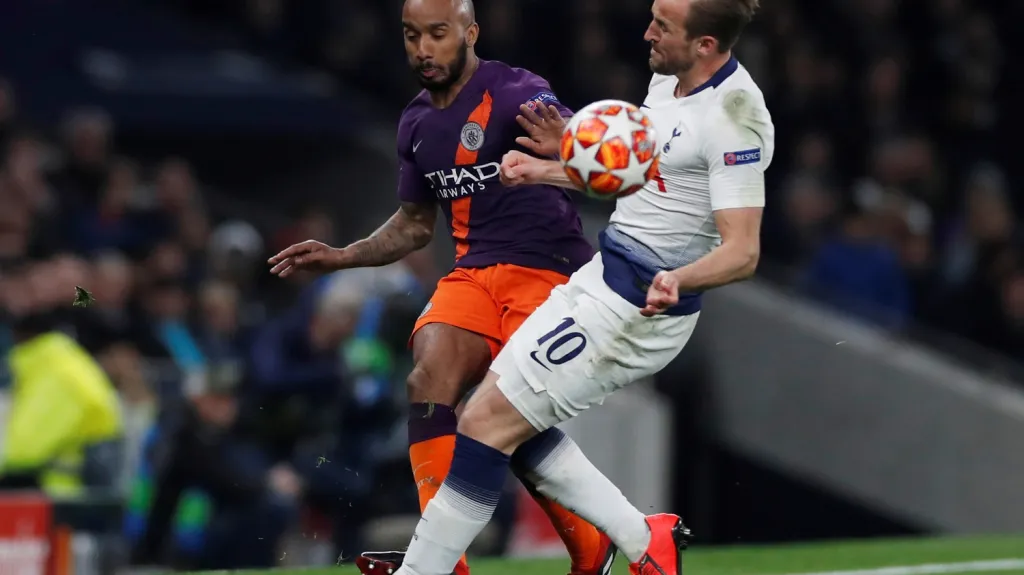 Zákrok Fabiana Delpha na Harryho Kanea