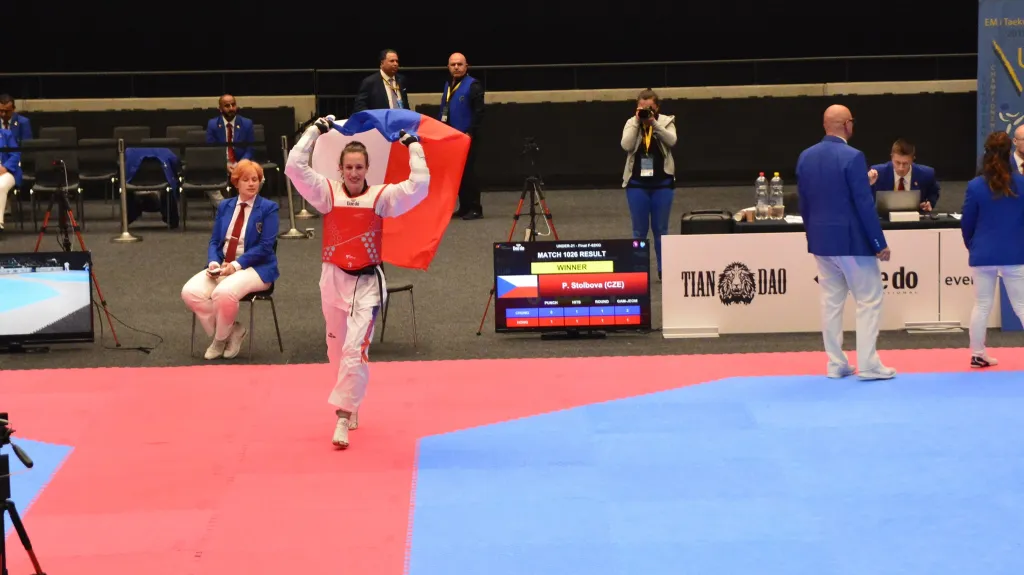 Štolbová slaví historickou medaili