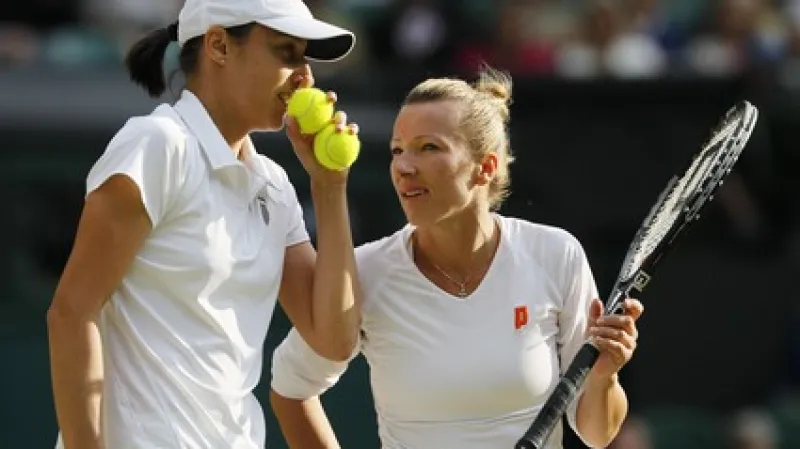 Květa Peschkeová a Katarina Srebotniková vyhrály ženskou čtyřhru