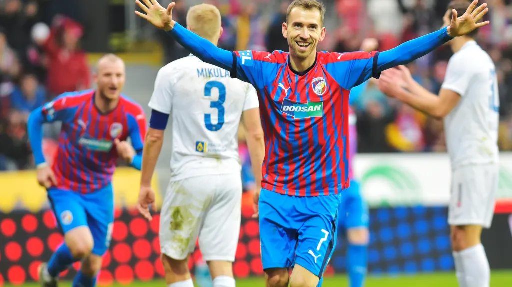 Tomáš Hořava z Plzně oslavuje gól proti Liberci