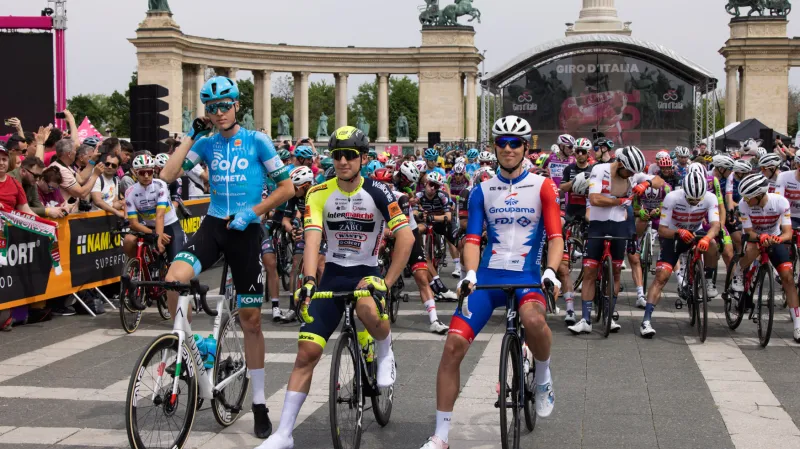 Erik Fetter, Barnabás Peák a Attila Valter na startu Gira 2022