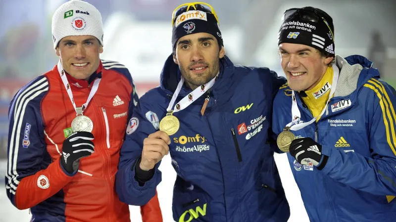 Medailisté vytrvalostního závodu (zleva): Burke, Fourcade, Lindström