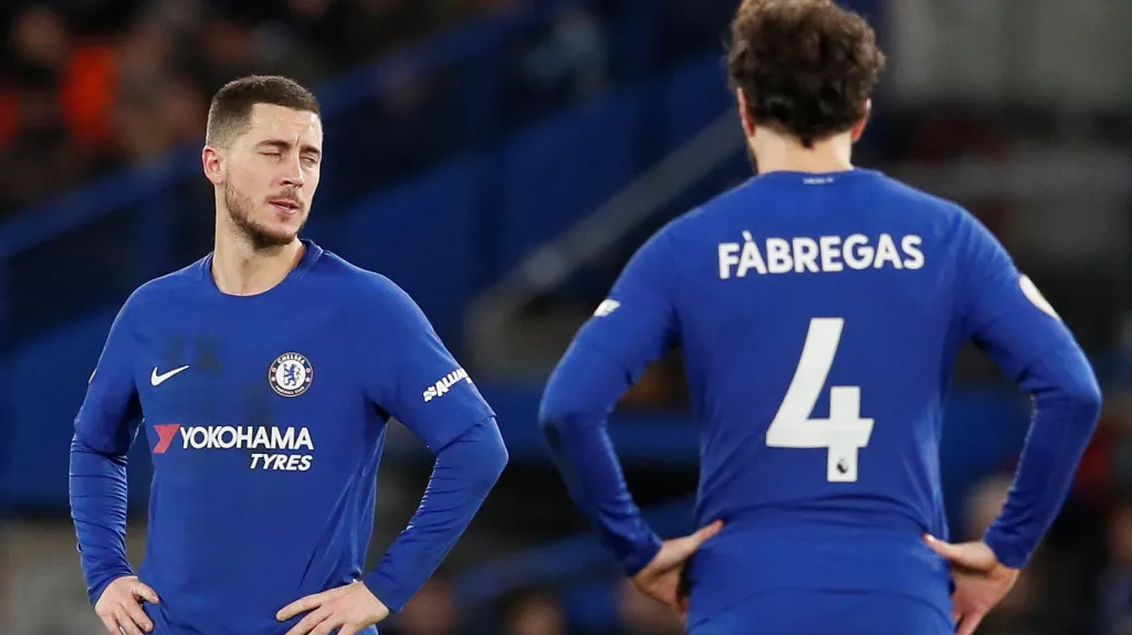 Zklamaní Eden Hazard a Cesc Fábregas z Chelsea