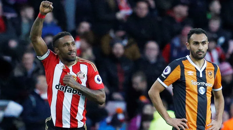 Jermain Defoe oslavující svůj jubilejní 150. gól v Premier League