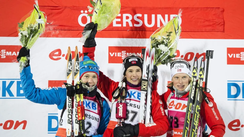 Nejlepší tři biatlonistky sprintu - Zajcevová, Flatlandová, Bergerová
