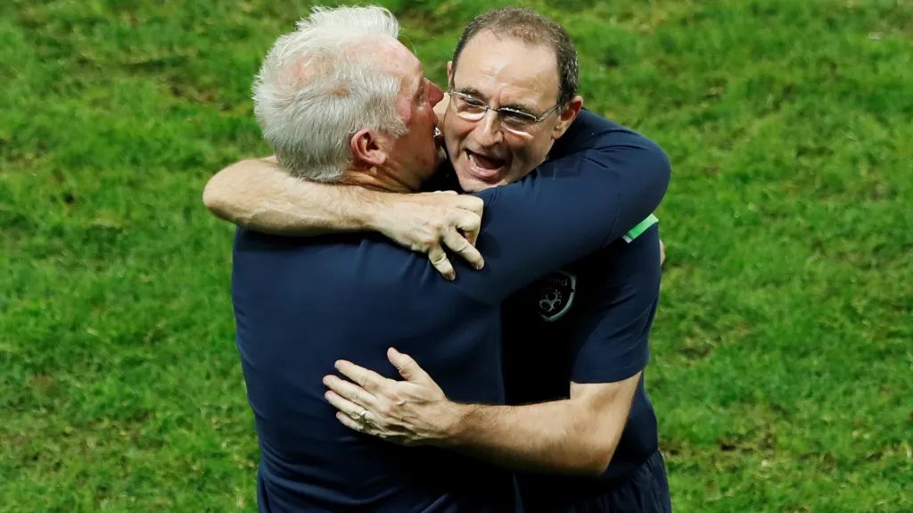 Kouč Irska Martin O'Neill (vpravo) se raduje z postupu