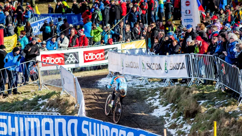 Sestřih závodu jezdců do 23 let na cyklokrosovém MS v Táboře