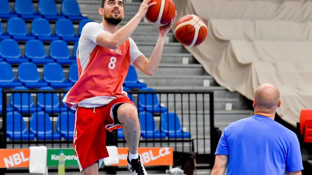 Tomáš Satoranský na tréninku české reprezentace