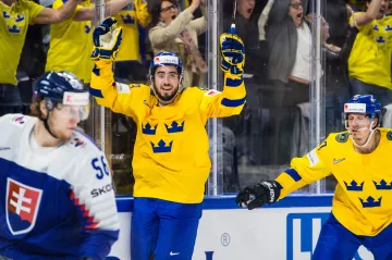 Švéd Mika Zibanejad se raduje z gólu v síti Slovenska