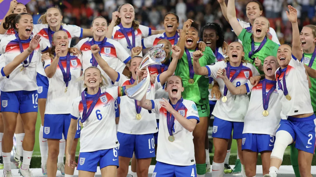 Anglické fotbalistky slaví triumf na Euru