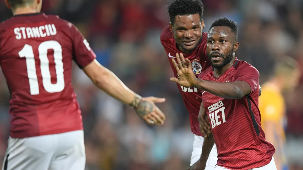 Guélor Kanga slaví rozhodující gól proti Zlínu