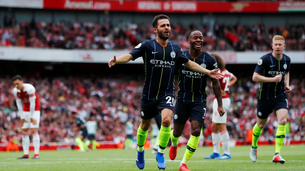 Bernardo Silva se raduje z gólu na stadionu Arsenalu