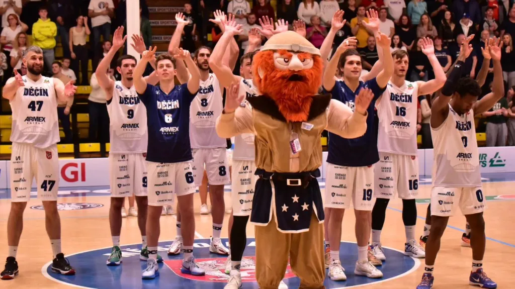 Radost děčínských basketbalistů po postupu na Final 8 Federálního poháru