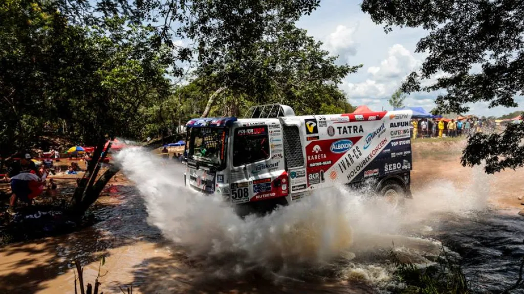 Martin Kolomý na trati první etapy dakarské rallye