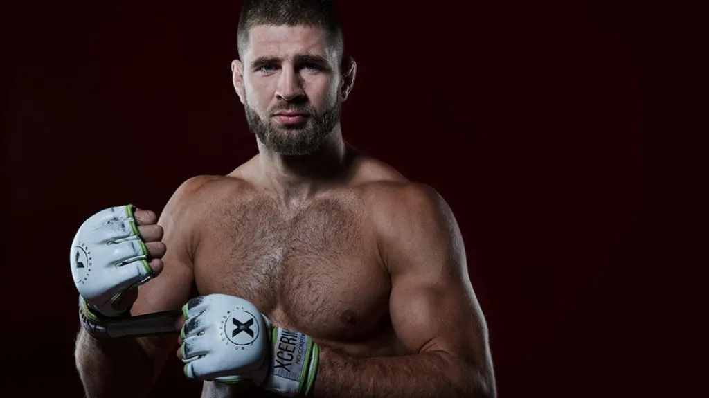 Bojovník MMA Jiří Procházka