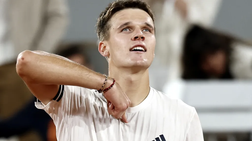 Jakub Menšík se raduje z postupu do semifinále Roland Garros