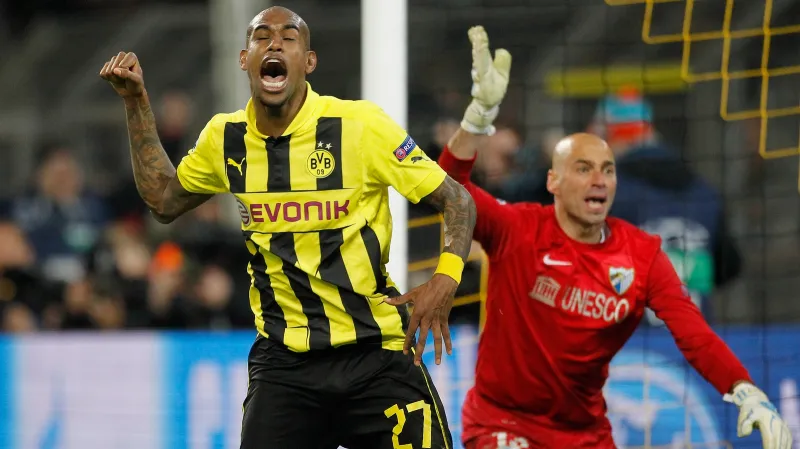 Felipe Santana slaví vítězný gól do sítě Málagy
