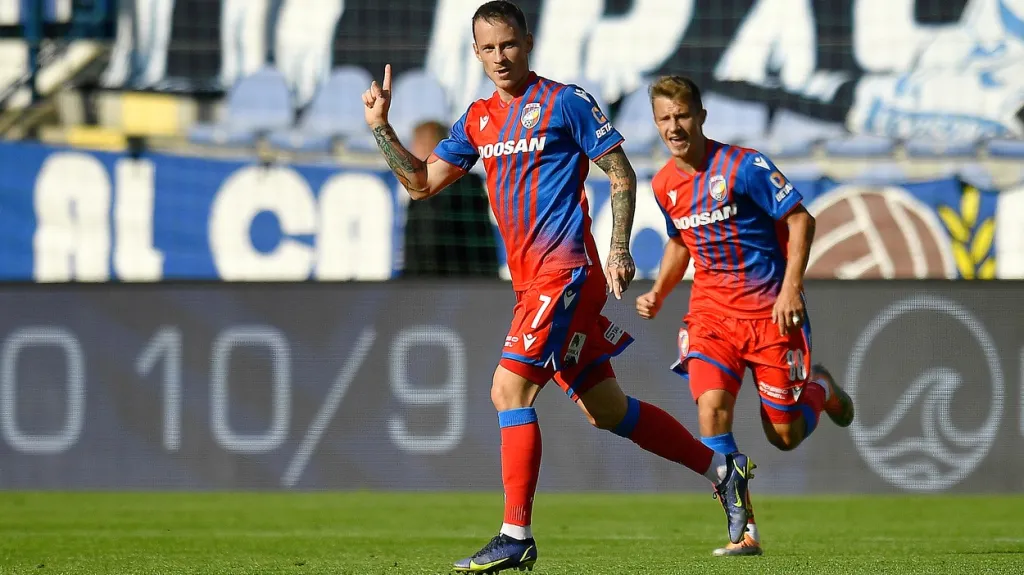 Plzeňský Jan Sýkora se raduje z gólu