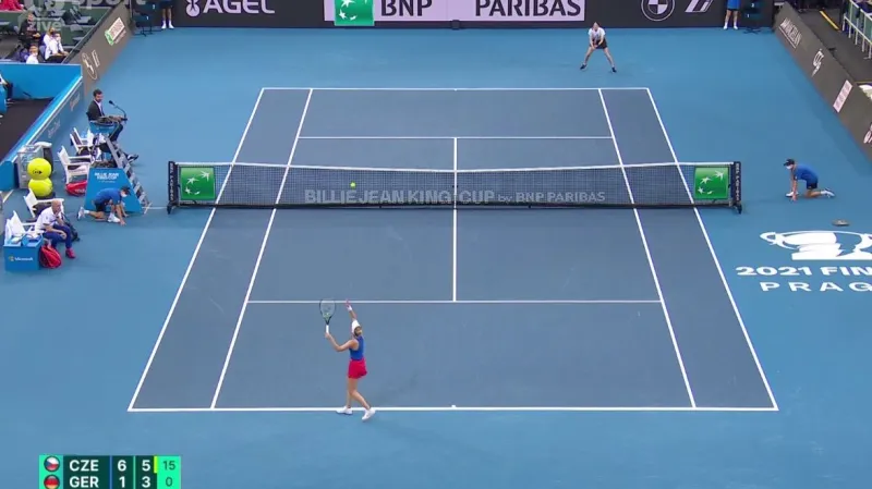 Závěrečný gem v utkání Vondroušová – Petkovicová