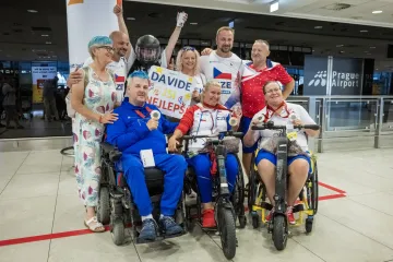 Čeští paralukostřelci po návratu do Prahy