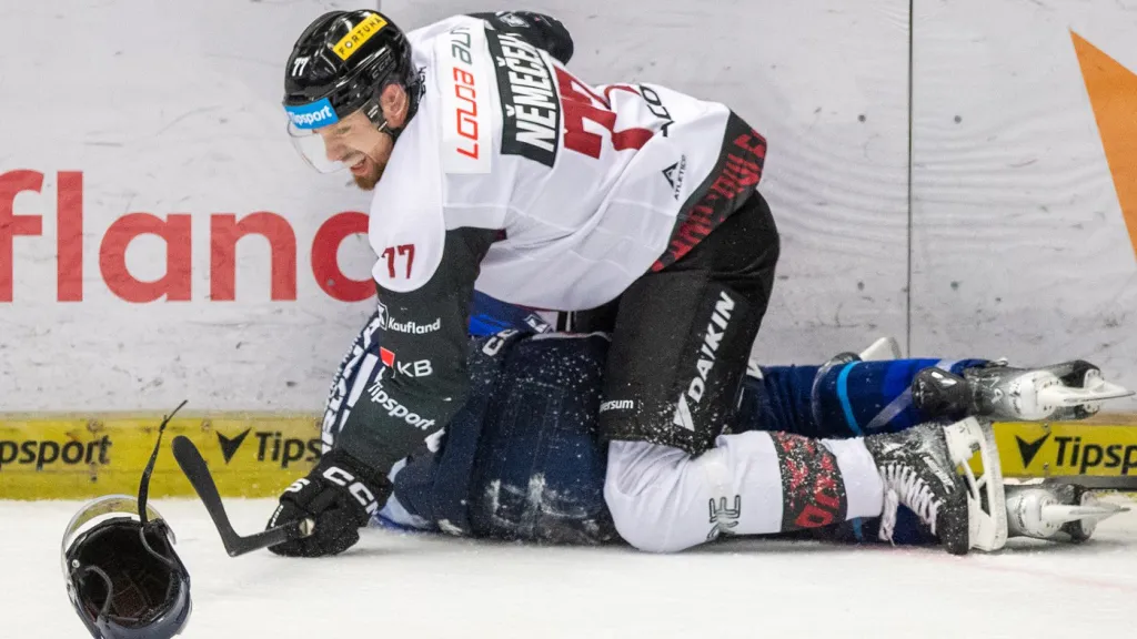 Patrik Brůna z Vítkovic a David Němeček ze Sparty