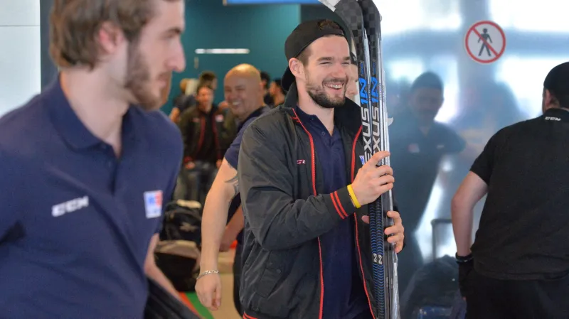 Přílet hokejistů z MS provázela již pozitivnější nálada