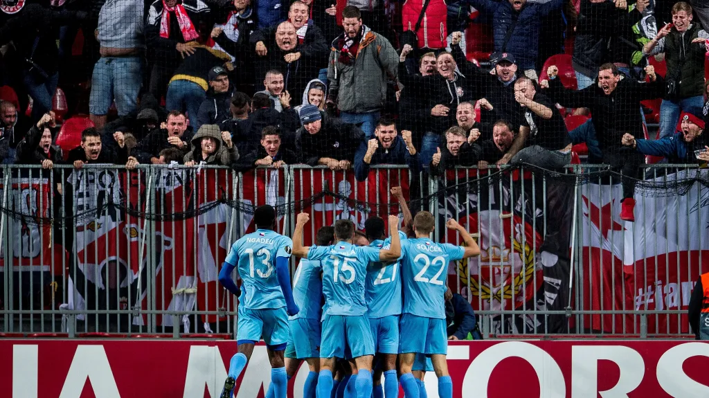 Slavící fotbalisté Slavie