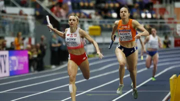 Rozběh české štafety žen na 4x400 metrů s ohlasy