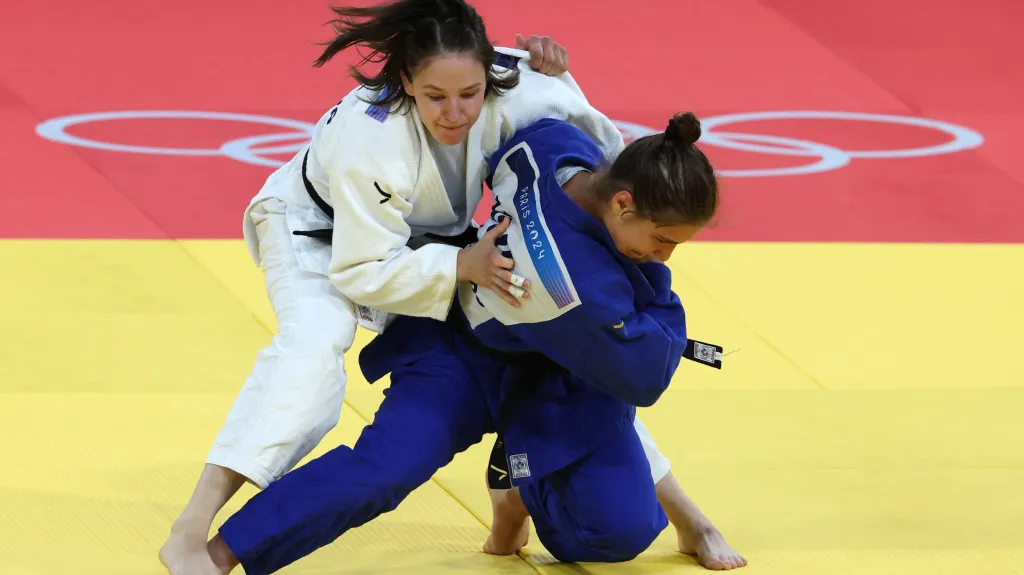 Renata Zachová (vlevo) v olympijském zápasu