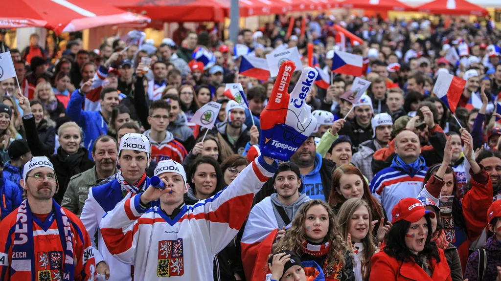 Čeští fanoušci ve fanzóně
