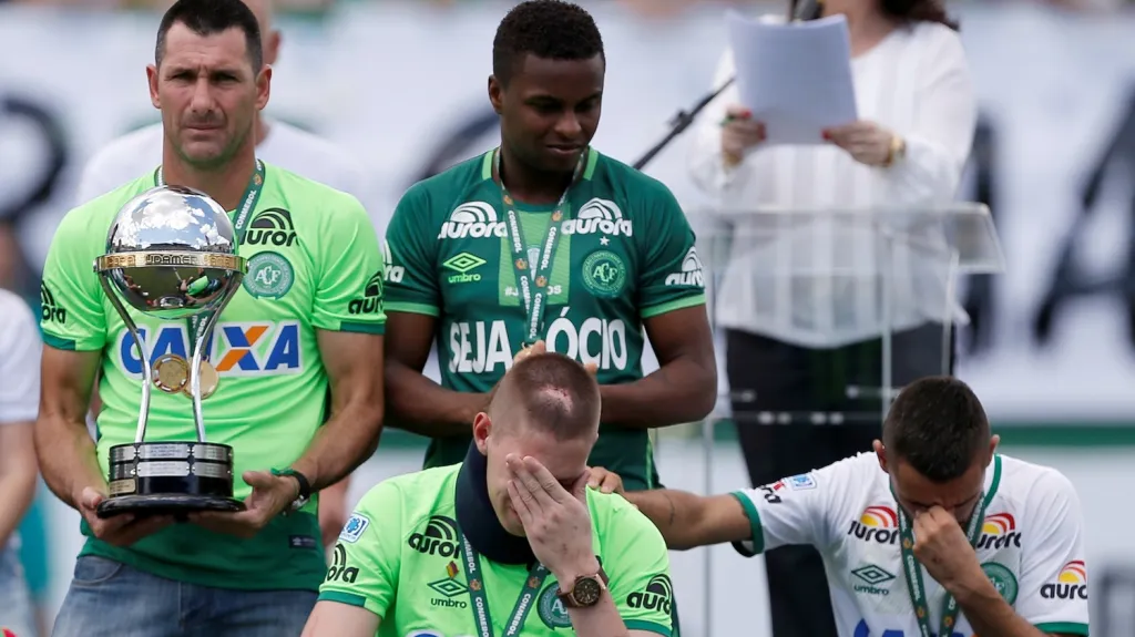 Předání poháru Chapecoense byla velmi emotivní záležitost