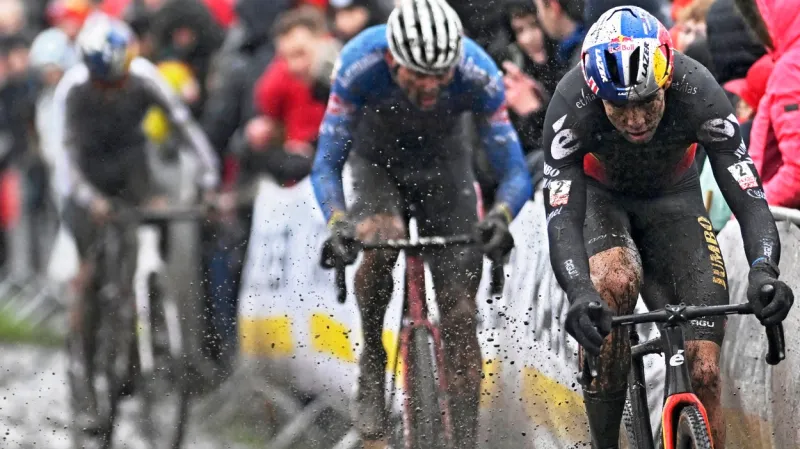 Tom Pidcock, Mathieu van der Poel a Wout van Aert v Loenhoutu