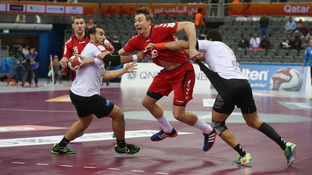 Filip Jícha v utkání s Egyptem